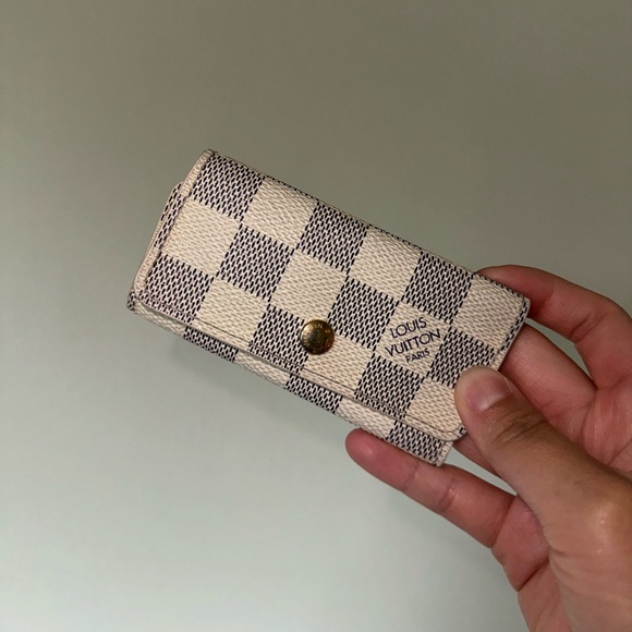 Louis Vuitton Accessories - Louis Vuitton 4-Key Card Holder
